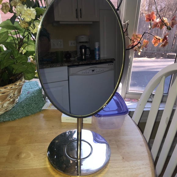 Henri Bendel iconic make-up/Jewelry mirror - Picture 3 of 4